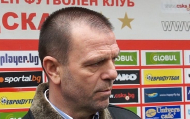 Стойчо Младенов решава до последно проблемите в защитата
