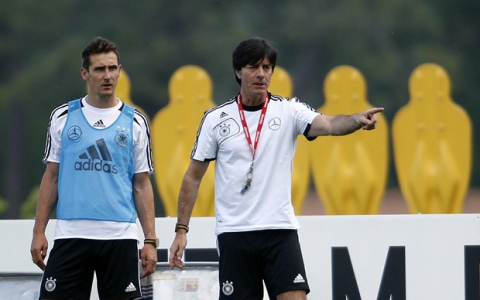 Льов обяви окончателните 23-ма на Германия за Евро 2012, махна единия близнак, взе другия