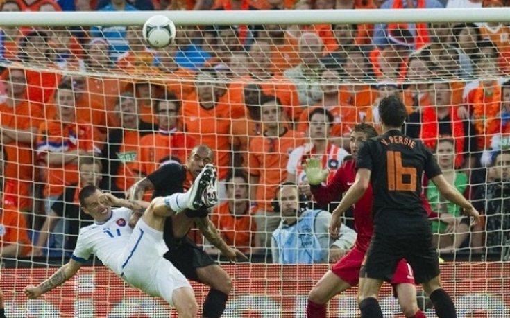 Бума и Снайдер с контузии след контролата на Холандия срещу Словакия