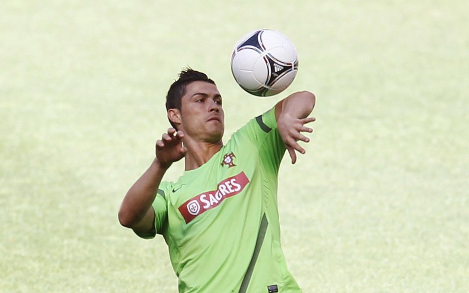 Роналдо: Португалия може да стигне далеч на Евро 2012