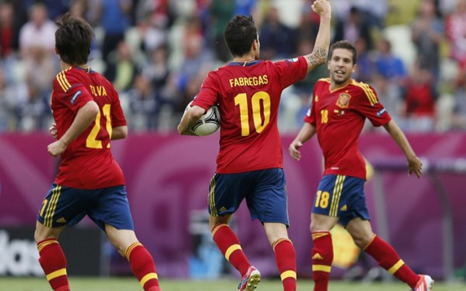 ВИДЕО: Шампионът Испания стартира с хикс срещу Италия