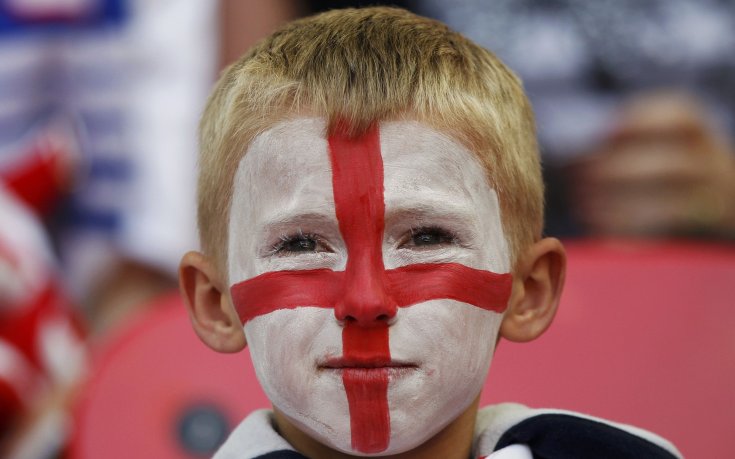 СНИМКИ: „Come on England” на Айфеловата кула и Триумфалната арка