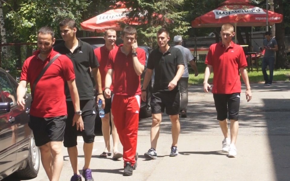 ВИДЕО: ЦСКА замина със само 13 футболисти на лагер
