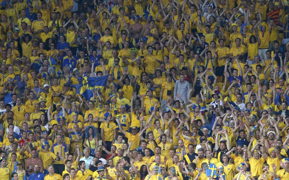 Почти милион зрители събраха стадионите и фензоните в Полша