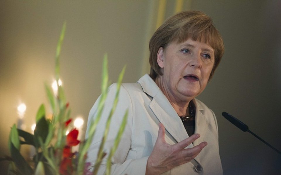 Ангела Меркел няма да гледа Германия - Гърция