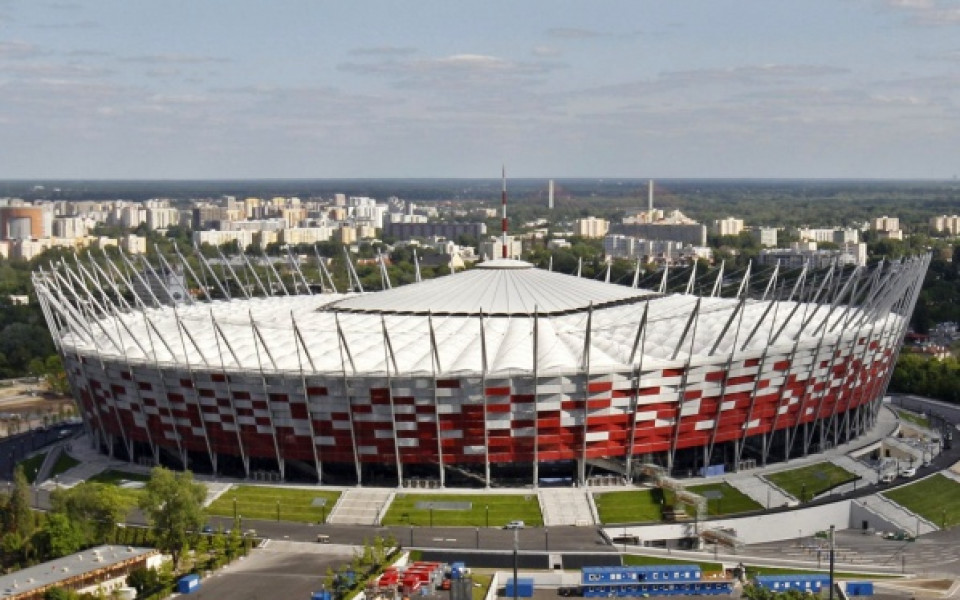 Покривът на стадиона във Варшава бе затворен преди Чехия - Португалия