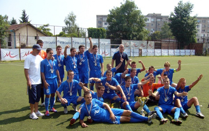 СНИМКИ: Легендата Павел Панов награди сини шампиони