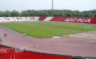 Стадионите на ЦСКА и Левски са заключени Докато централните входове на Армията и Герена