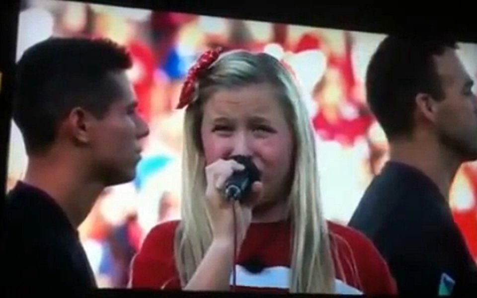 ВИДЕО: 11-годишна разбуни духовете с изпълнението си на химна на САЩ