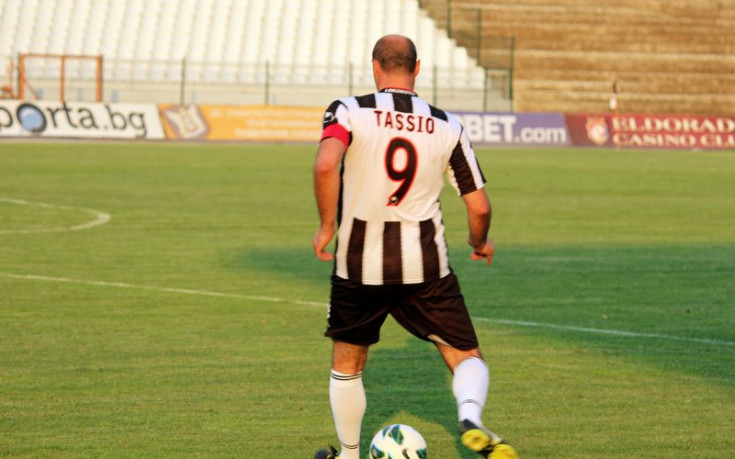 СНИМКИ: Велев игра с фланелка на Тасио и капитанска лента срещу Тигрите на Бойко