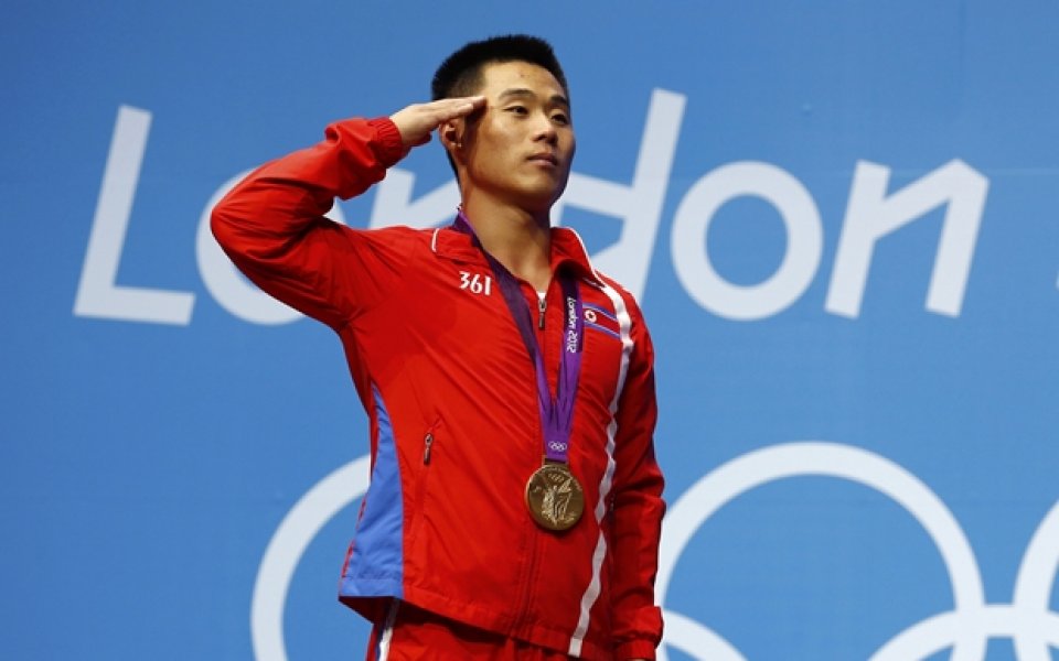 Севернокореец спечели олимпийска титла в щангите със световен рекорд