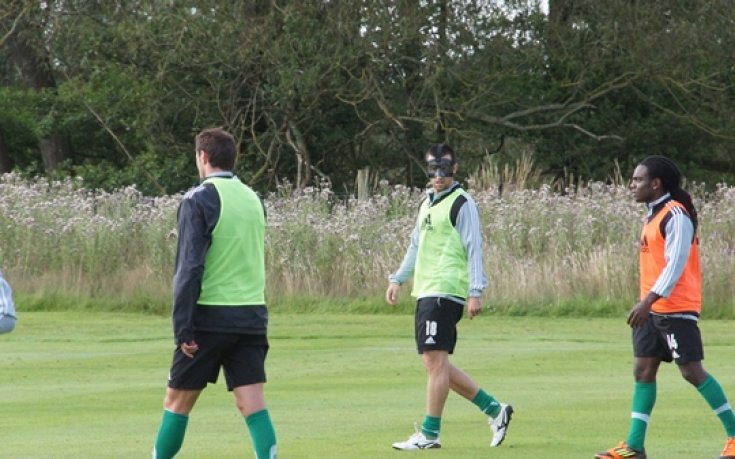 ВИДЕО и СНИМКИ: Лудогорец с първо занимание в Англия, Дяков тренира с маска