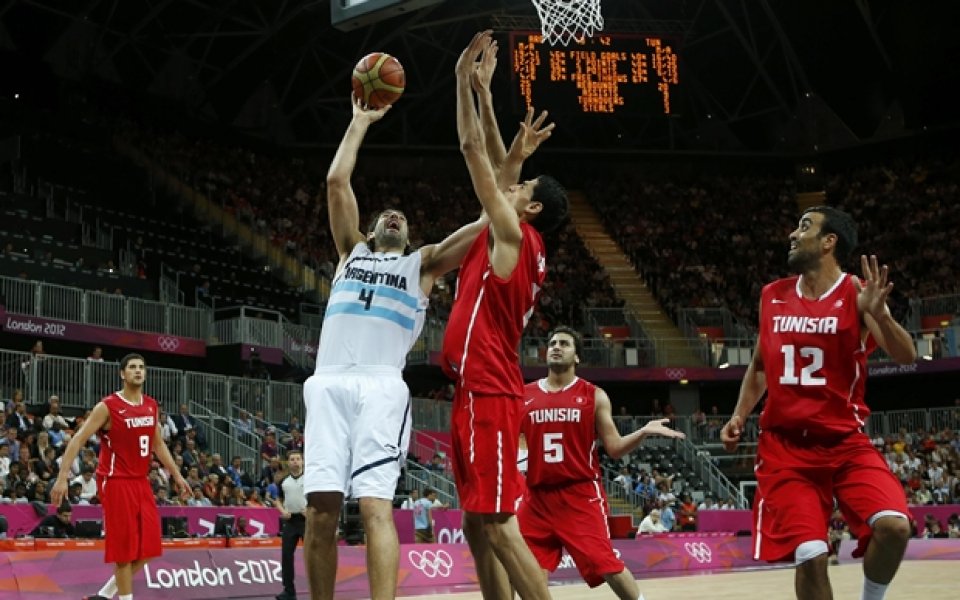 Аржентина също разби Тунис на баскетбол и оглави групата