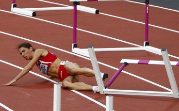 СНИМКИ: Ваня Стамболова падна още на първото препятствие!