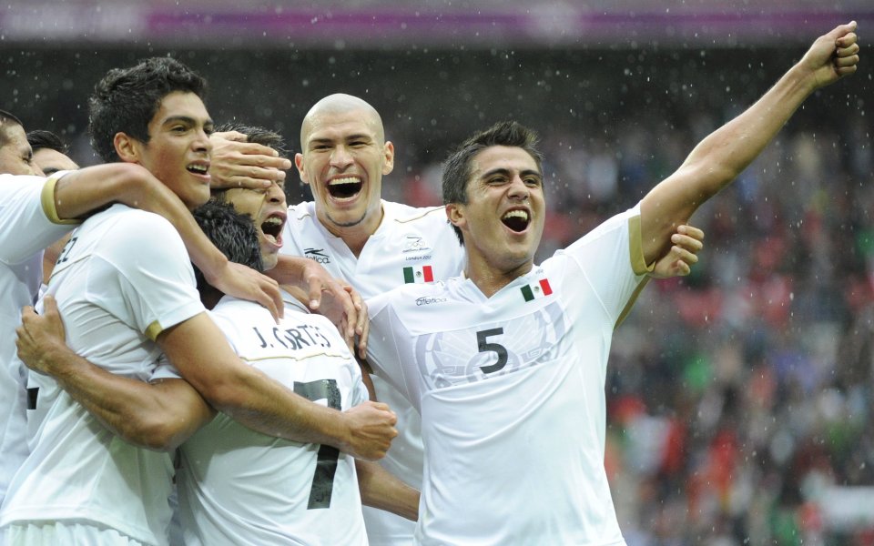 Мексико е първият финалист в мъжкия футболен турнир