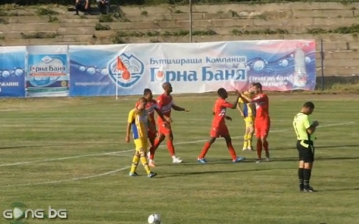 ВИДЕО: Футболистите без картотека в ЦСКА биха минимално в Сливница