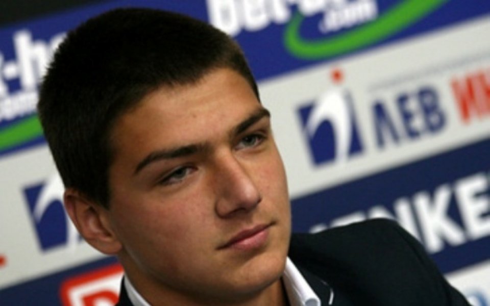 18-годишен българин в групата на Нотингам Форест при победа