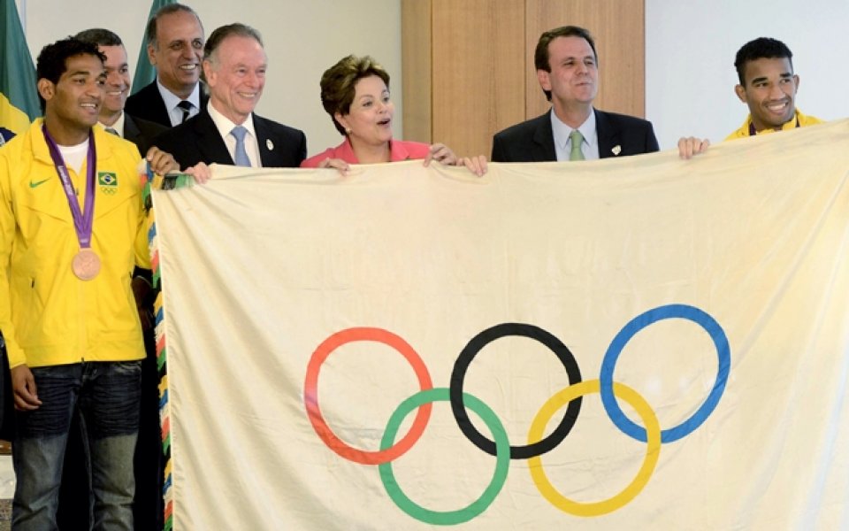 Олимпийското знаме пристигна в Рио де Жанейро