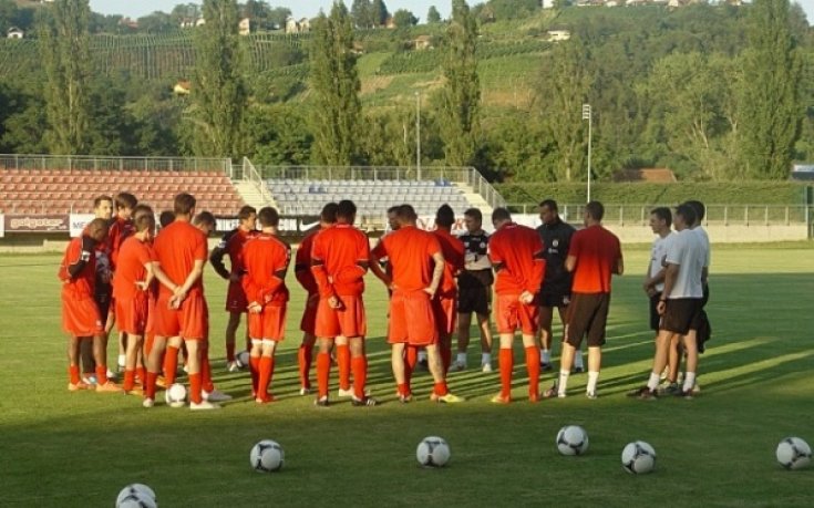 Стойчо Младенов определи 18 играчи за гостуването на Черноморец в Бургас