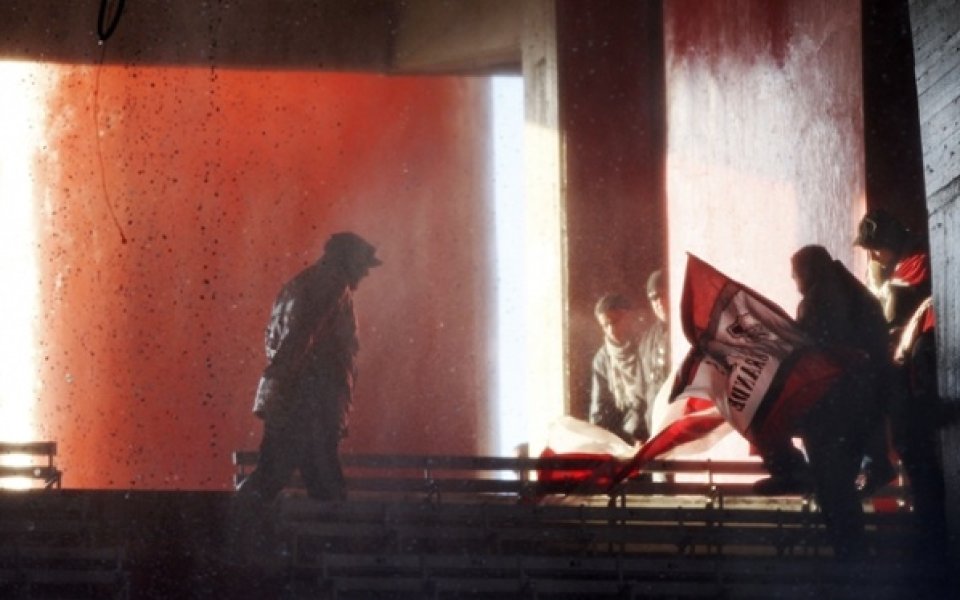 Двама полицаи са ранени при сблъсък с футболни хулигани в Аржентина