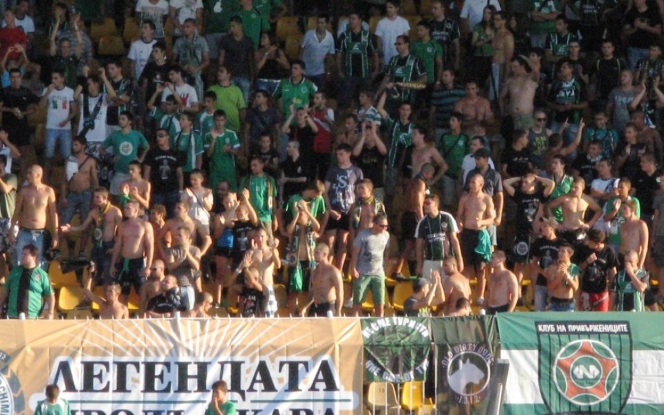 Феновете на Нефтохимик призоваха за бързо разкриване на виновника за инцидента на Лазур