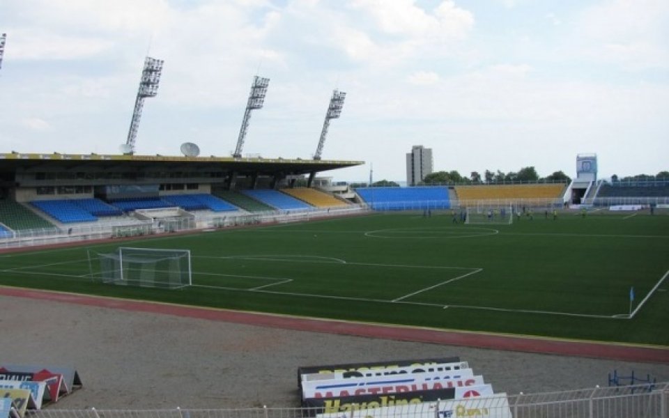 Нефтохимик възстанови щетите на стадион Лазур