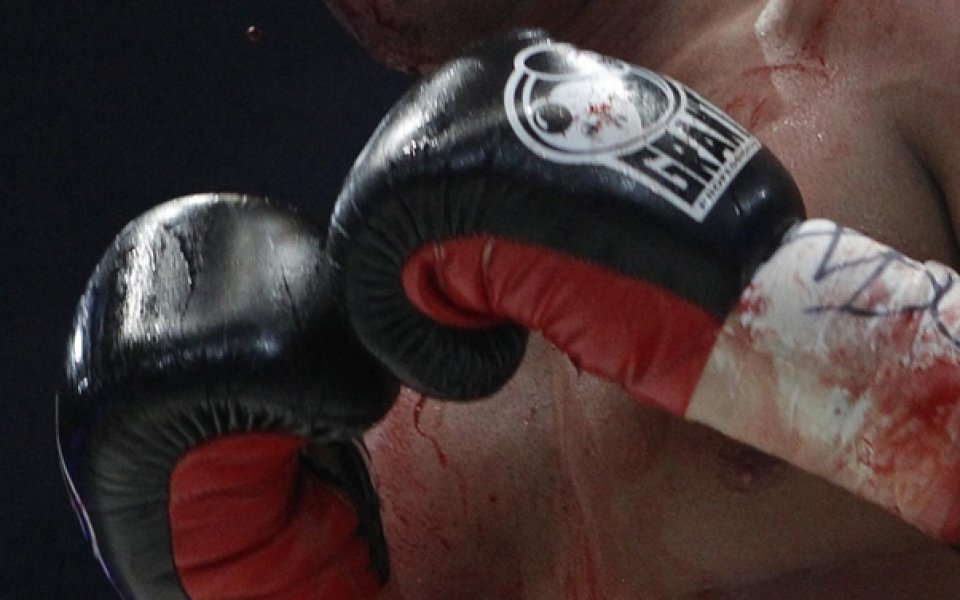 Андре Уърд защити титлите си на световен шампион по бокс за професионалисти