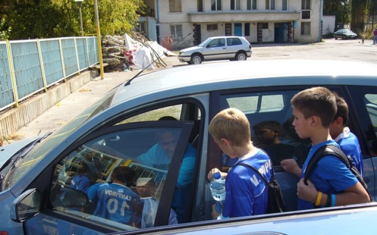 СНИМКИ: Хлапетата от отбора на Топчо атакуват футболистите на Левски