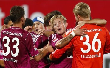 Шалке се изкачи на трето място след успех над Гройтер Фюрт