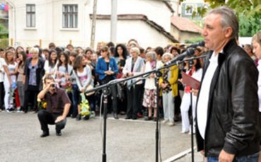 Стоичков откри учебната година в ловешко училище