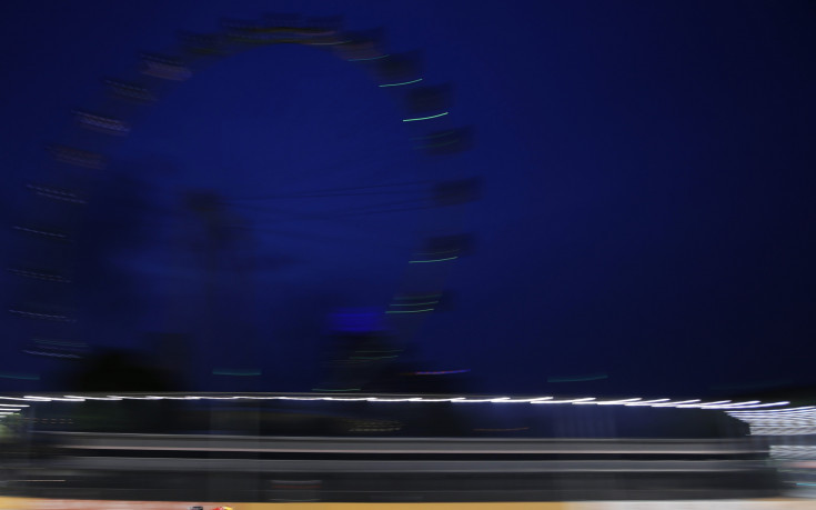 Фетел най-бърз в първата свободна тренировка преди Гран При на Сингапур