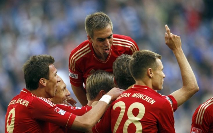 Байерн взе дербито с Шалке, Хамбург изненада Дортмунд в голово шоу