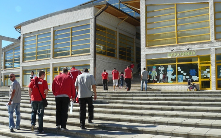 СНИМКИ: Баскетболни легенди и Лукойл откриха спортна зала в Сърбия