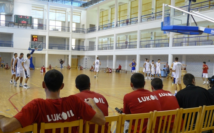 СНИМКИ: Баскетболни легенди и Лукойл откриха спортна зала в Сърбия