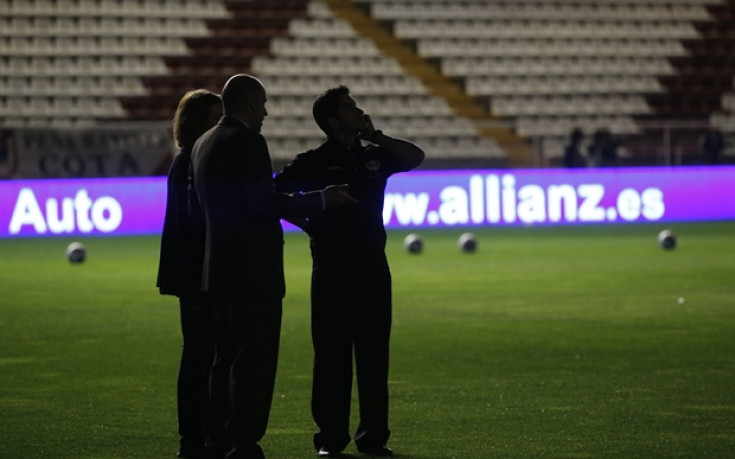 Полицията прекрати работата си, Райо подготвя стадиона