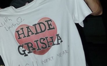 СНИМКИ: Тайландски фенки със специален подарък за Григор Димитров