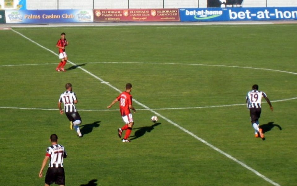 Локо Сф вкара пет на юношите си