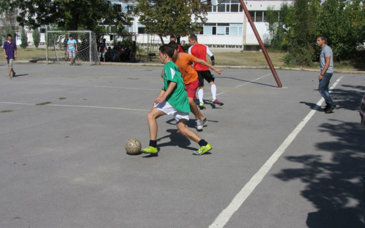 СНИМКИ: Единайсетокласници водят във футболния турнир на НГДЕК