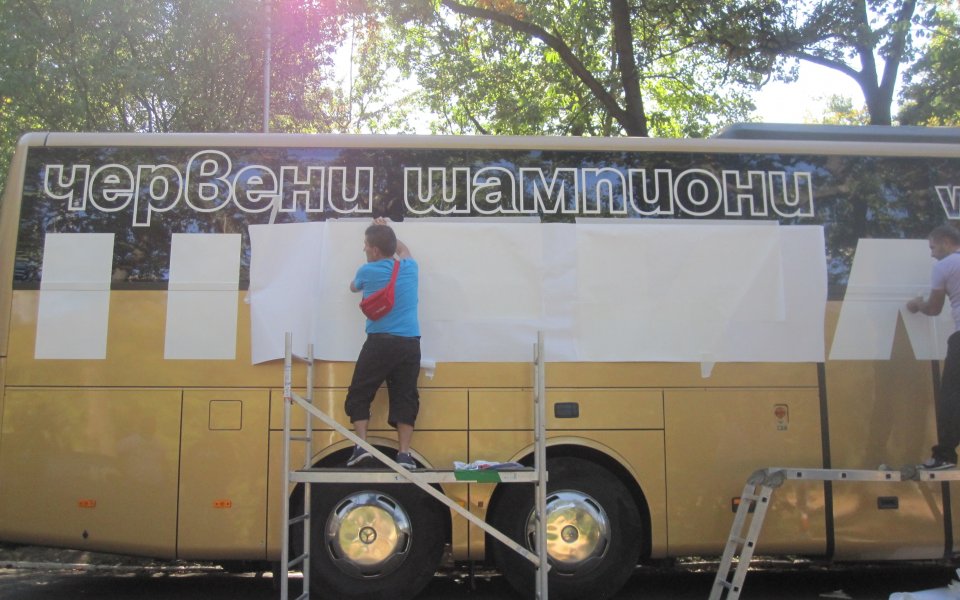 Обновяват автобуса на ЦСКА преди столичното дерби