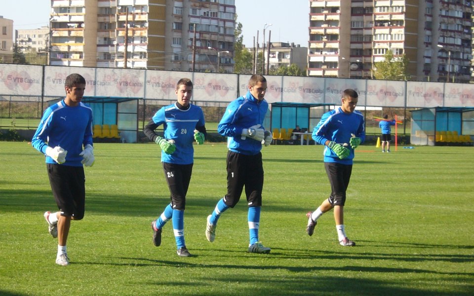 СНИМКИ: Млади вратари тренират с Левски