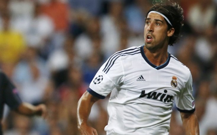 Кедира с мускулен проблем след разгрома над Ирландия