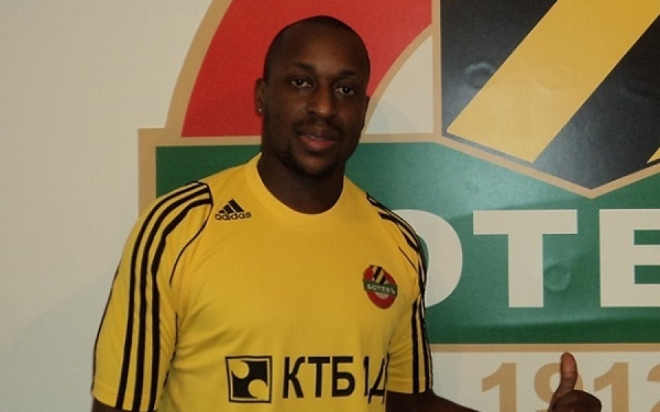 Жълтата карта на Хабиб пристигна в Ботев Пд