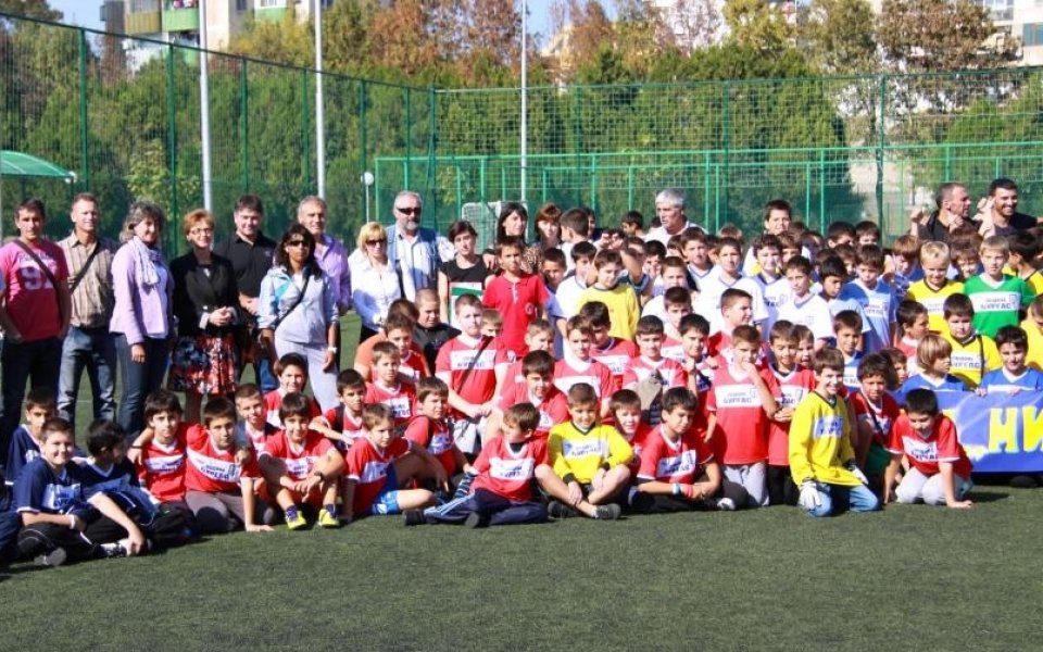 СНИМКИ: Детски футболни емоции завладяха Бургас