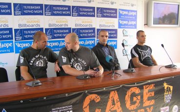 Свободни боеве в клетка в събота в Двореца