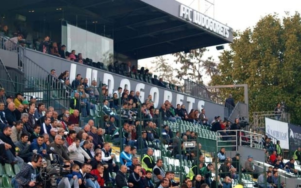 Месец след Лудогорец-ЦСКА глобиха трима: за хвърлена бутилка – 500 лв., за факла – 250 и 350 лв.