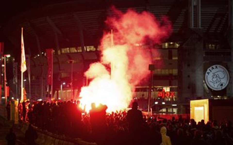 25 арестувани фенове преди Аякс - Манчестър Сити