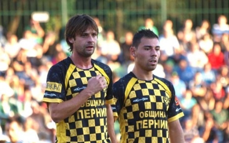 Оперираха футболист на Миньор, пропуска мача с Левски