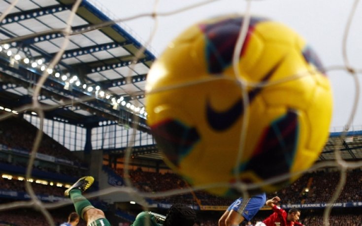 СНИМКИ и ВИДЕО: Новата топка на най-добрите  шарена и издръжлива