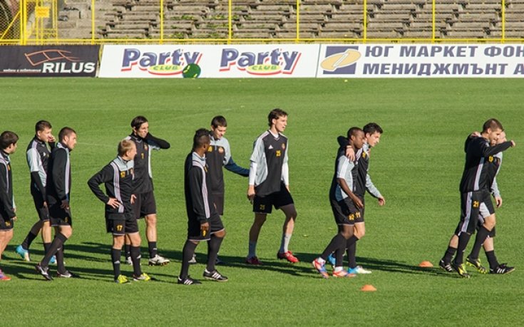 СНИМКИ: Факли и скандирания на последната тренировка на Ботев Пд преди дербито