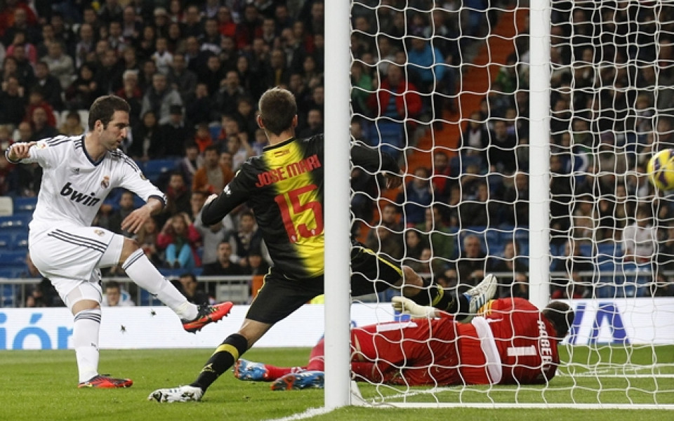 Реал вкара 4 на Сарагоса при победа номер 100 за Моуриньо начело на „белия балет“